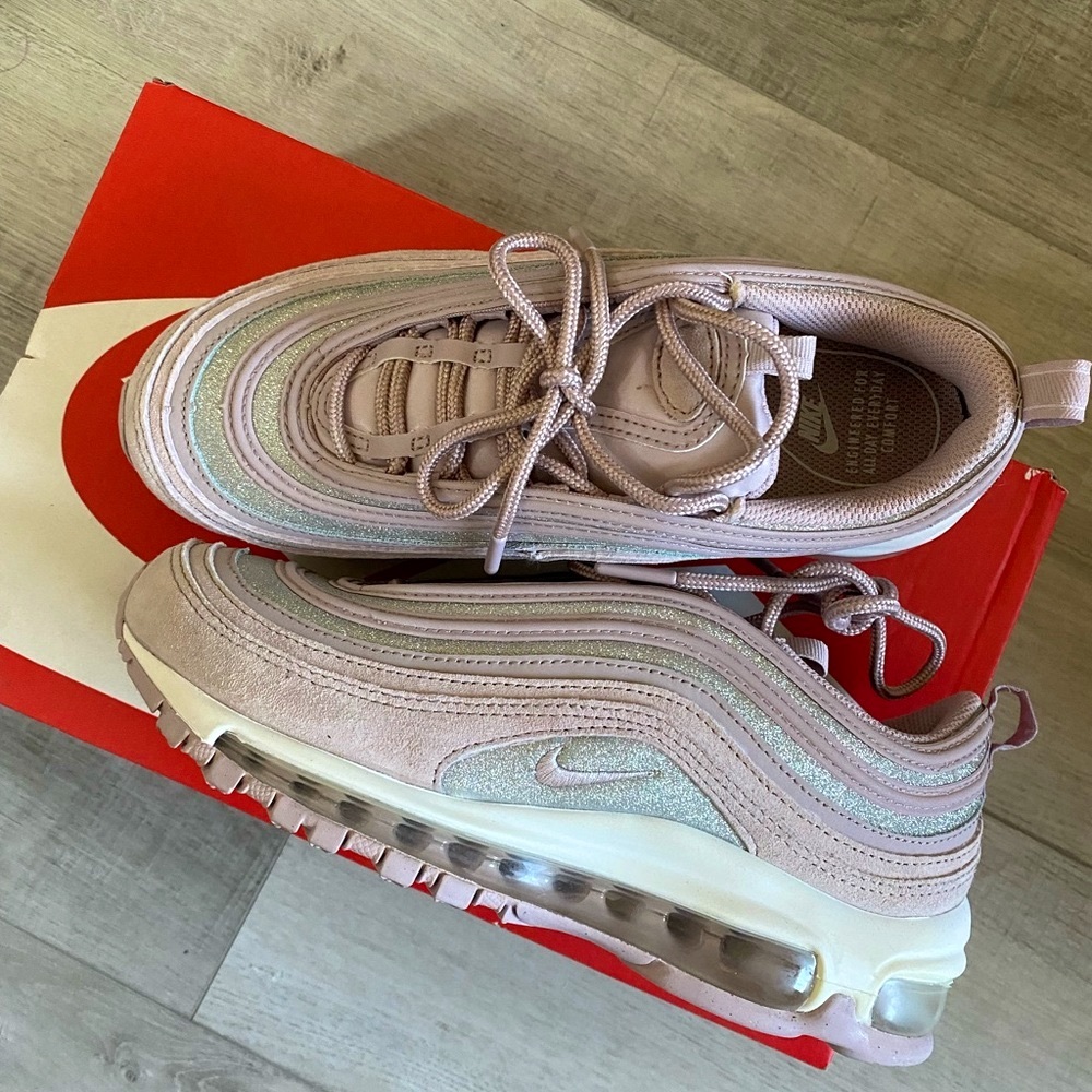 New Nike AirMax 97 in particle rose (US size 6.5) with box